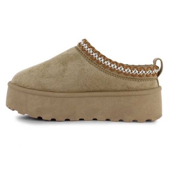 Mudd Shoes - Women’s Mudd Platform Slippers